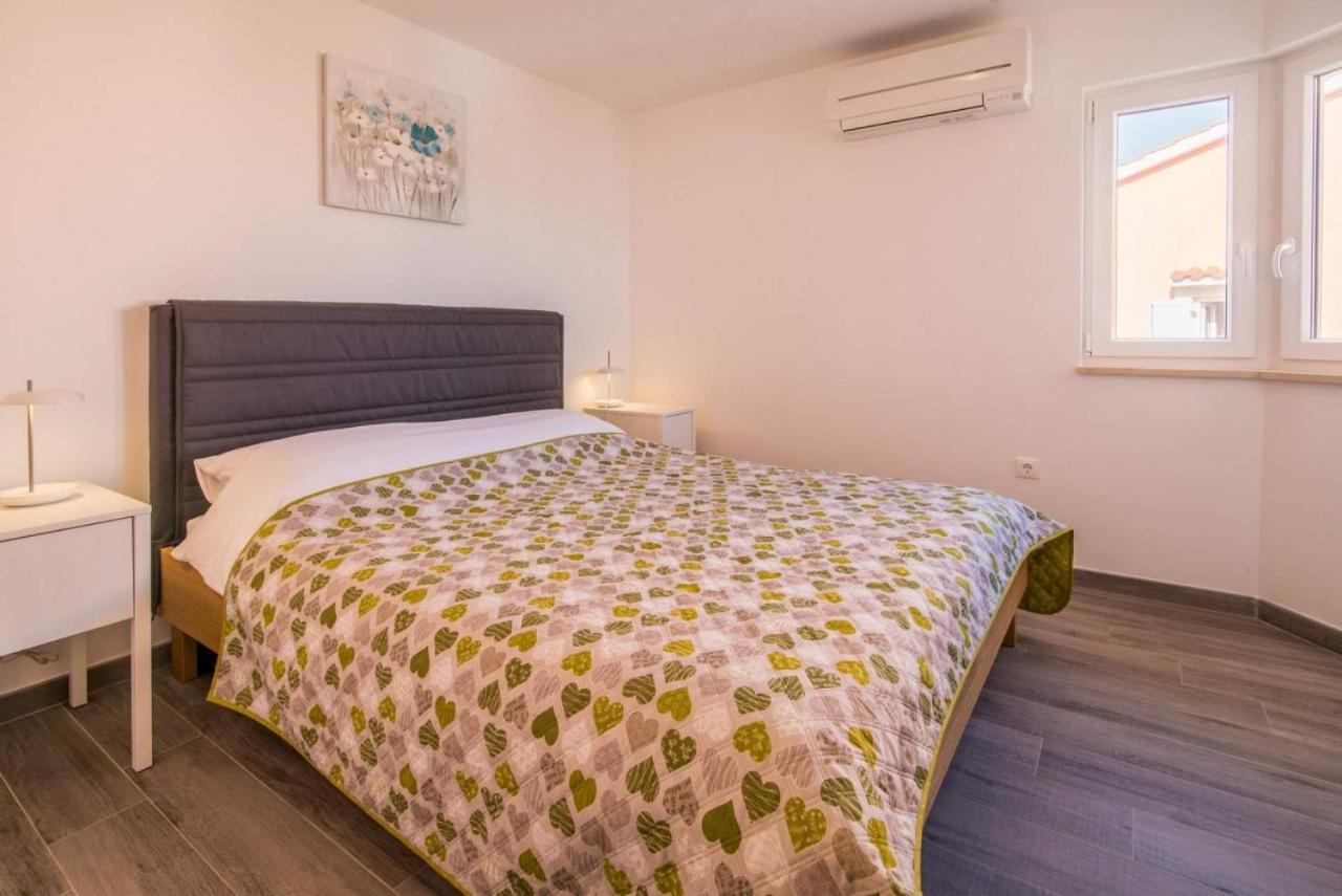 Apartman Zoe Vrbnik Extérieur photo